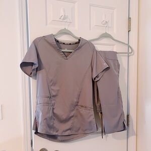 MediChic Scrub Set – Gray – Size Small (Fits Like Medium) – Like New